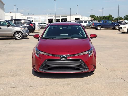Used 2024 Toyota Corolla LE FWD image 6