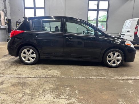 Used 2011 Nissan Versa Hatchback w/ Premium Pkg FWD image 6
