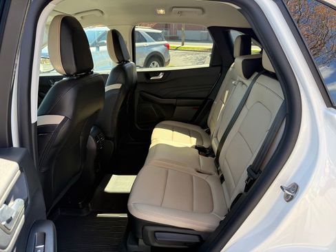 Certified 2022 Ford Escape SEL AWD/4WD image 19