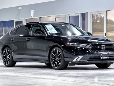 Used 2024 Honda Accord Touring image 7