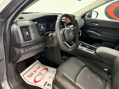 New 2025 Nissan Pathfinder SL image 11