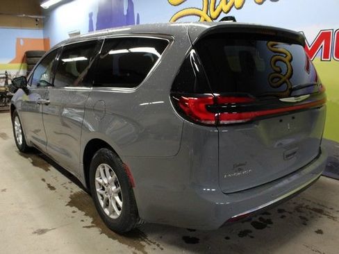 Used 2025 Chrysler Pacifica Select FWD image 6