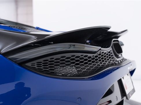 Used 2024 McLaren 750S Spider RWD image 32