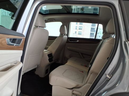 Used 2024 Volkswagen Atlas SE FWD image 17