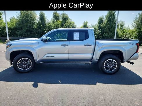 Used 2025 Toyota Tacoma TRD Sport AWD/4WD image 4