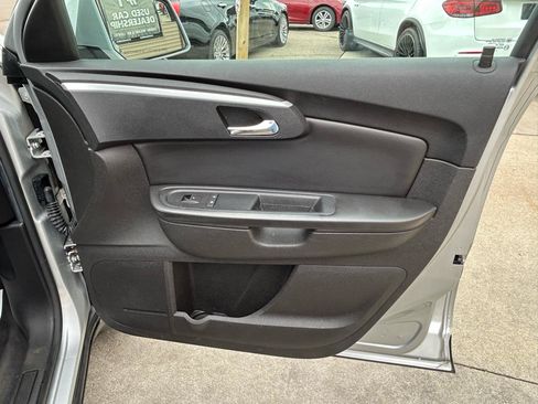 Used 2011 Chevrolet Traverse LT w/ Personal Connectivity Package FWD image 17