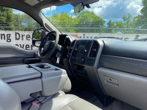 Used 2017 Ford F350 XL w/ Camper Package RWD image 14