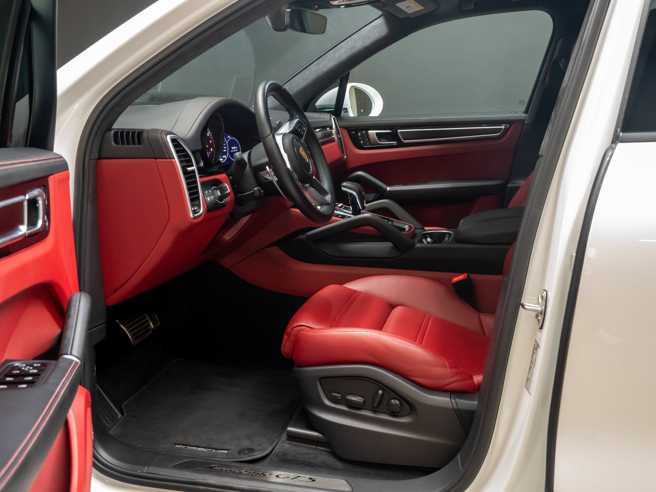 Certified 2023 Porsche Cayenne GTS AWD/4WD image 4