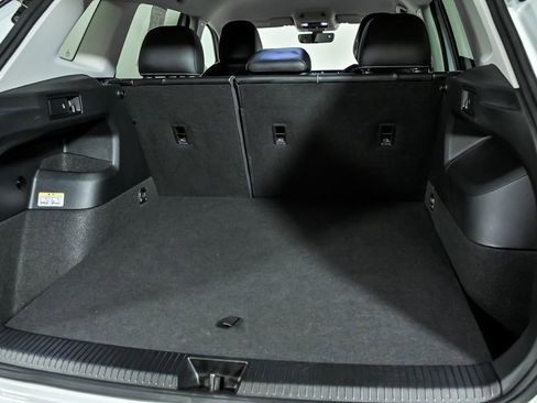 Used 2025 Volkswagen Tiguan SE AWD/4WD image 9