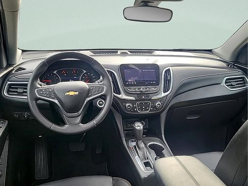 Used 2020 Chevrolet Equinox Premier AWD/4WD image 16