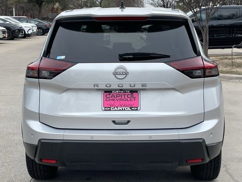 Used 2024 Nissan Rogue S image 5