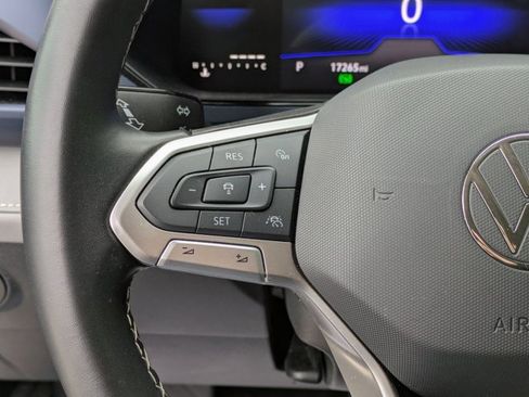 Used 2024 Volkswagen Taos SE image 13