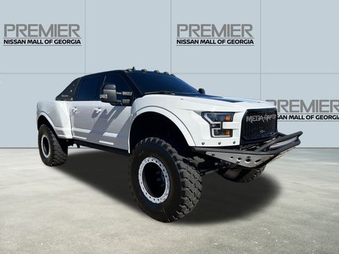 Used 2019 Ford F350 Lariat w/ Lariat Ultimate Package image 3