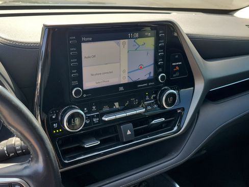 Used 2021 Toyota Highlander Limited FWD image 29