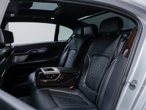 Used 2020 BMW ALPINA B7 xDrive w/ Luxury Rear Seating Package image 32