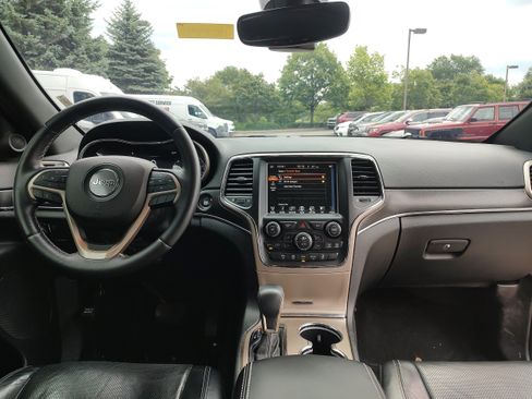 Used 2017 Jeep Grand Cherokee Limited w/ Luxury Group II AWD/4WD image 10