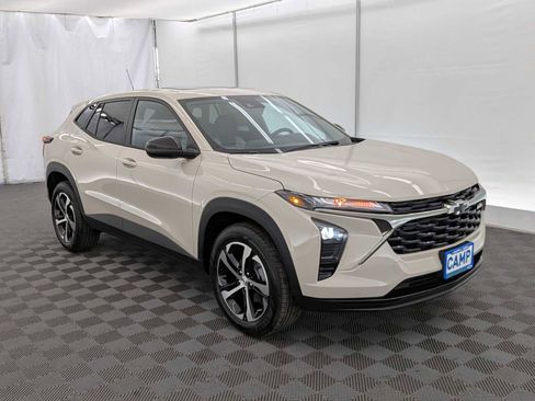 New 2026 Chevrolet Trax RS w/ Sunroof Package FWD image 8