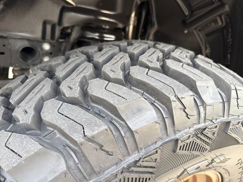 Used 2023 Jeep Gladiator Sport image 27