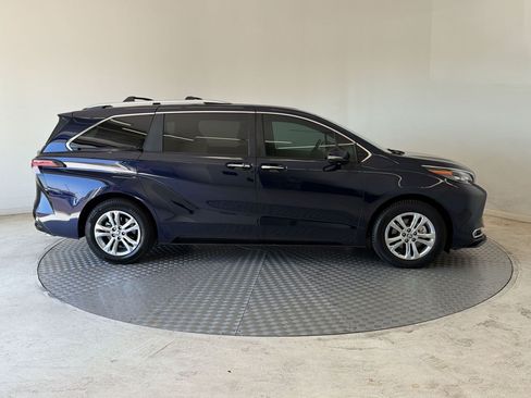 Used 2024 Toyota Sienna Platinum AWD/4WD image 8