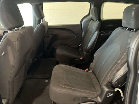 Used 2020 Chrysler Pacifica Touring w/ S Appearance Package FWD image 24