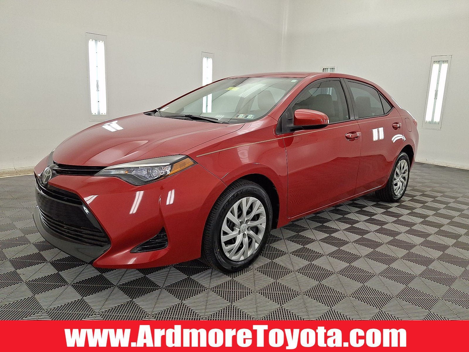 Used 2017 Toyota Corolla LE FWD image 1
