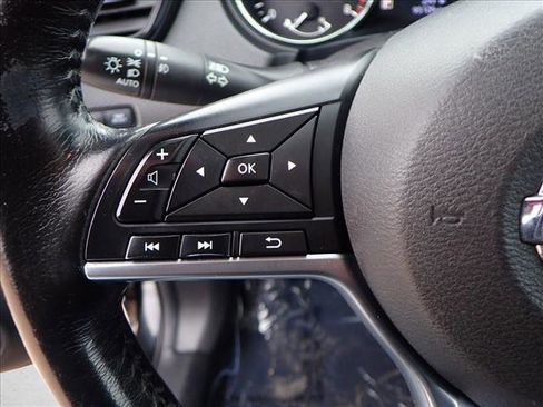 Used 2018 Nissan Rogue SL w/ Premium Package image 16