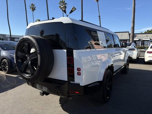 Used 2024 Land Rover Defender 130 X-Dynamic SE image 4