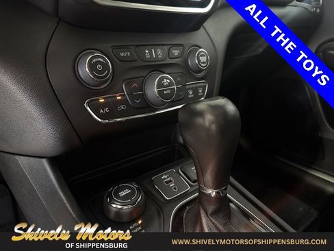 Certified 2021 Jeep Cherokee Limited w/ Elite Package image 19
