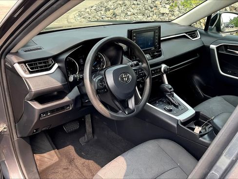 Used 2021 Toyota RAV4 XLE w/ Convenience Package image 8