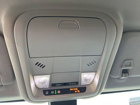 Used 2021 GMC Terrain SLE w/ Elevation Edition image 23