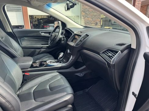 Used 2018 Ford Edge Titanium w/ Technology Package AWD/4WD image 38