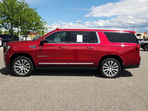 Used 2021 GMC Yukon XL Denali w/ Denali Premium Package AWD/4WD image 43
