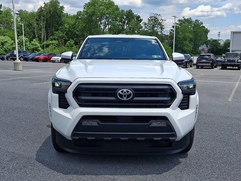 Certified 2024 Toyota Tacoma SR5 AWD/4WD image 2