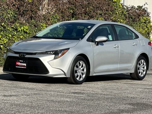 Used 2025 Toyota Corolla LE image 9