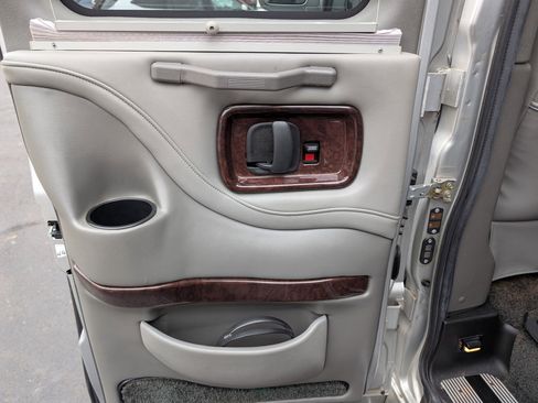 Used 2014 GMC Savana 1500 SLT image 21