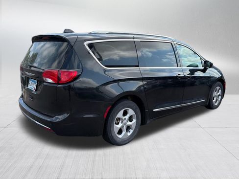 Used 2017 Chrysler Pacifica Touring-L Plus FWD image 5