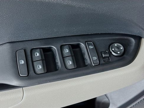 Used 2024 Hyundai Venue SEL image 14