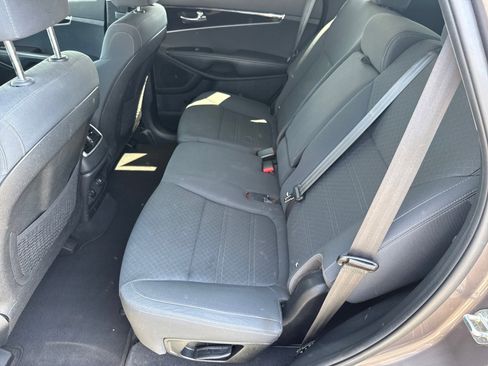 Used 2020 Kia Sorento LX FWD image 11
