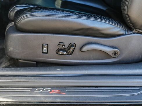 Used 2005 Chevrolet SSR w/ Preferred Equipment Group image 36