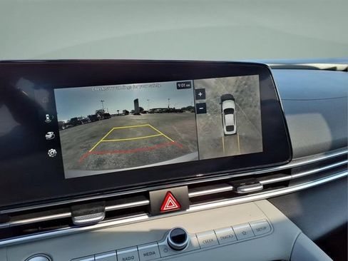 Used 2024 Hyundai Elantra Limited FWD image 23