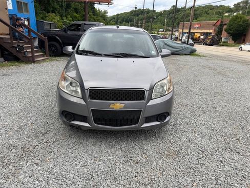 Used 2010 Chevrolet Aveo5 LT w/ Power and Convenience Package FWD image 5