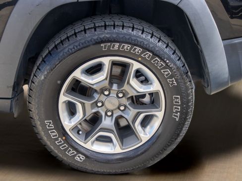 Used 2019 Jeep Cherokee Trailhawk image 32