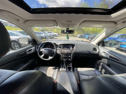 Used 2019 Nissan Pathfinder SL AWD/4WD image 32