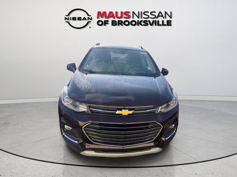 Used 2020 Chevrolet Trax Premier w/ LPO, Cargo Package FWD image 3