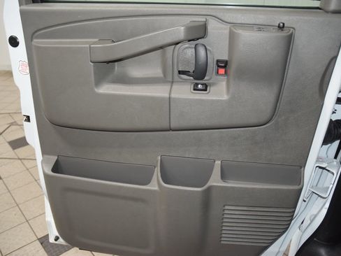 Used 2025 Chevrolet Express 3500 LT w/ LT Preferred Equipment Group RWD image 36