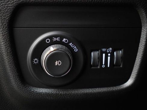 Certified 2023 Jeep Grand Cherokee Limited image 12