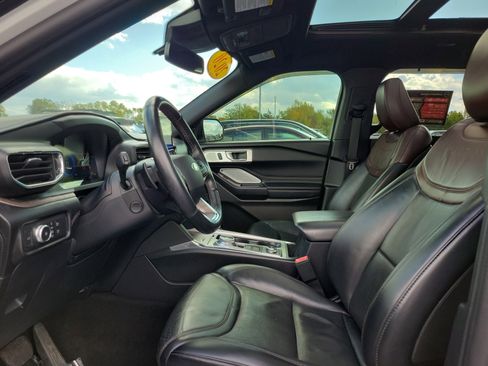 Used 2020 Ford Explorer Platinum w/ Premium Technology Package image 15