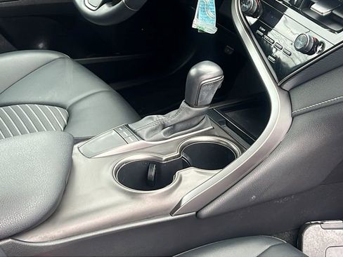 Used 2023 Toyota Camry SE image 12