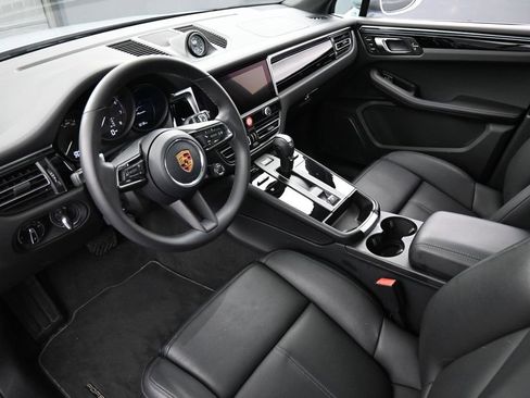 Certified 2026 Porsche Macan AWD/4WD image 4