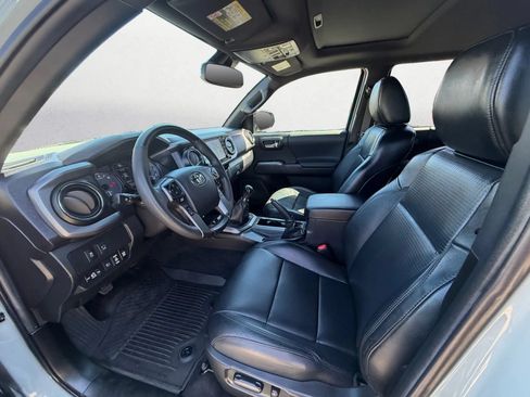 Used 2023 Toyota Tacoma TRD Off-Road w/ TRD Premium Off Road Package AWD/4WD image 11